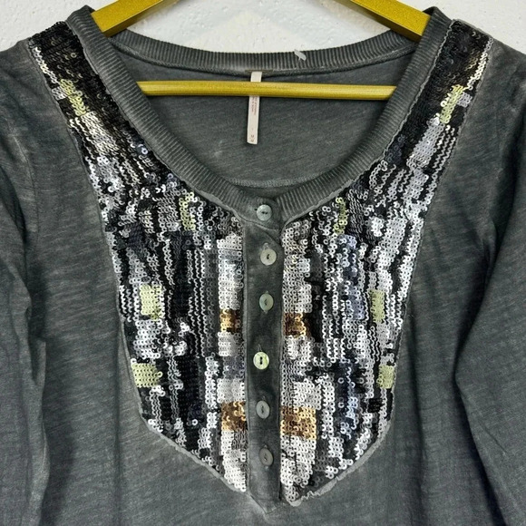 Free People Sequin Henley Top Medium Wash Gray Long Sleeve V-Neck Fairy Grunge - Picture 4 of 8